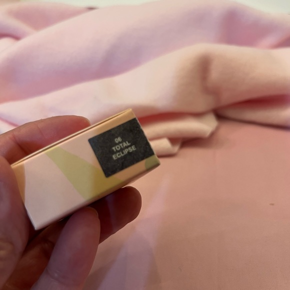 Cream Color Makeup - Picture 2 of 2